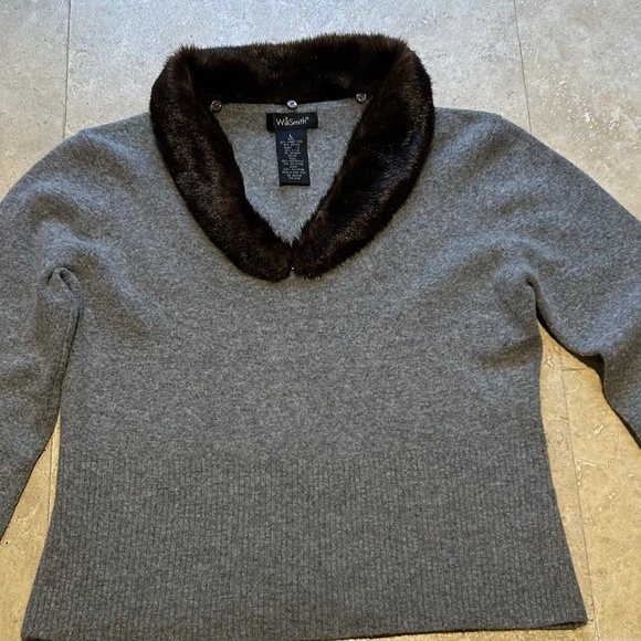 Willi Smith Gray V-Neck Sweather with Removable Faux Mink Fur Collar, Size L - Picture 8 of 13